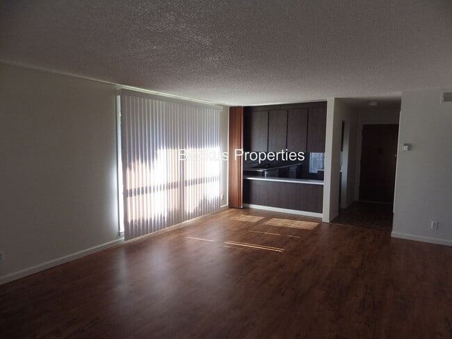 Building Photo - 158 Kern St