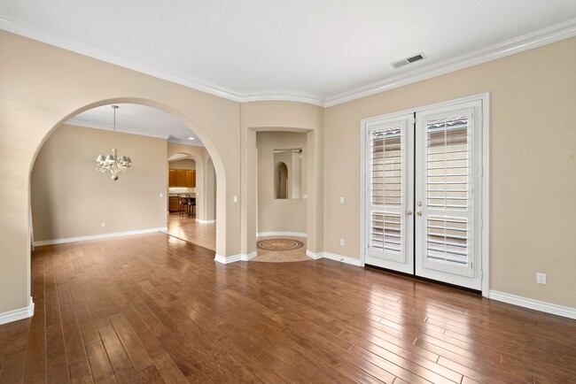Building Photo - Beautiful & Spacious Single Level Eastlake...
