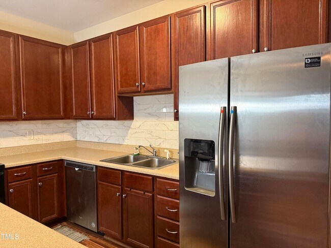 Foto del edificio - 340 Bayleigh Ct