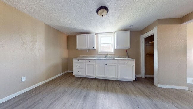 Building Photo - 131 Sturges Ave