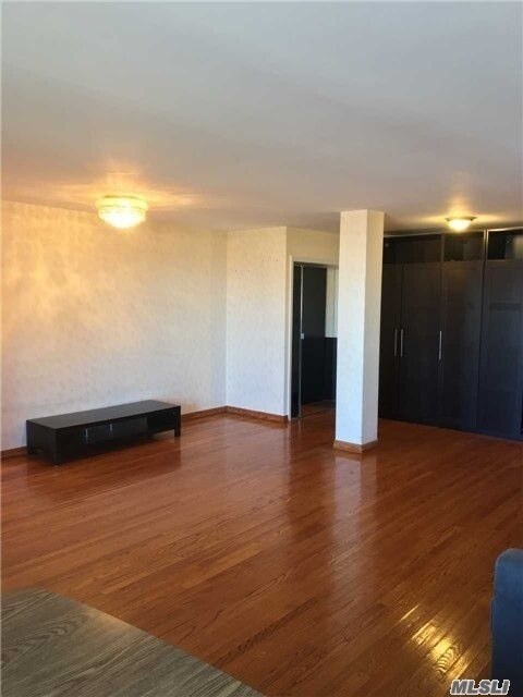 Building Photo - 97-07 63rd Dr