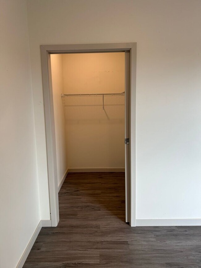 Building Photo - Studio Unit at Tiller+Main