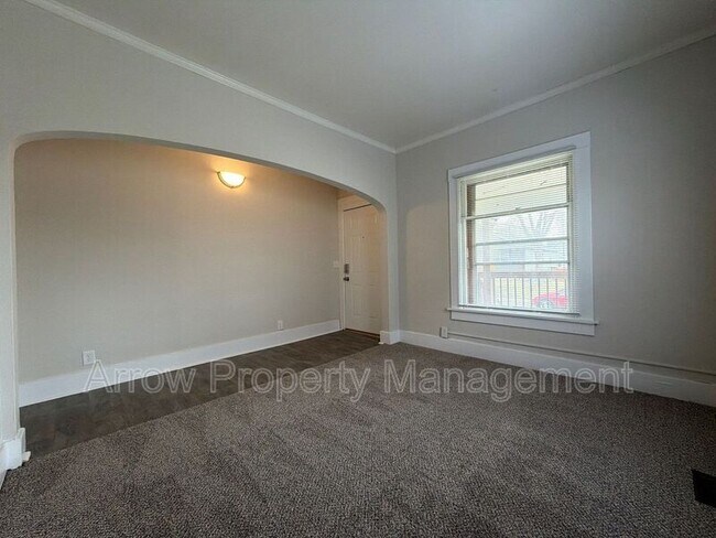 Foto del edificio - 2832 Dudley St