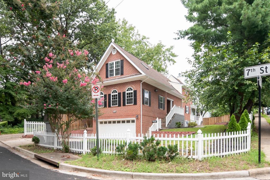 Foto principal - 4034 7th St S