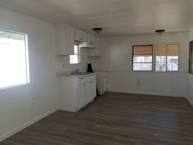 Building Photo - Hummingbird Mobile Home Park