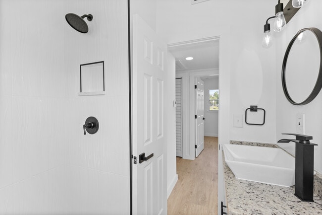 Building Photo - 1412 Crooms Ave