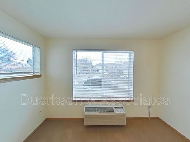 Foto del edificio - 2950 NW Tyler Ave