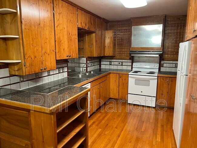 Foto del edificio - 5201 Allen Rd E