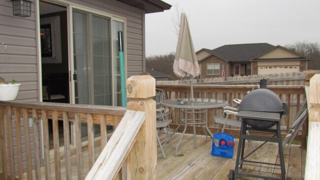 Building Photo - Available 8/22/2025