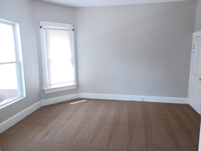 Building Photo - 1054 W 31st St