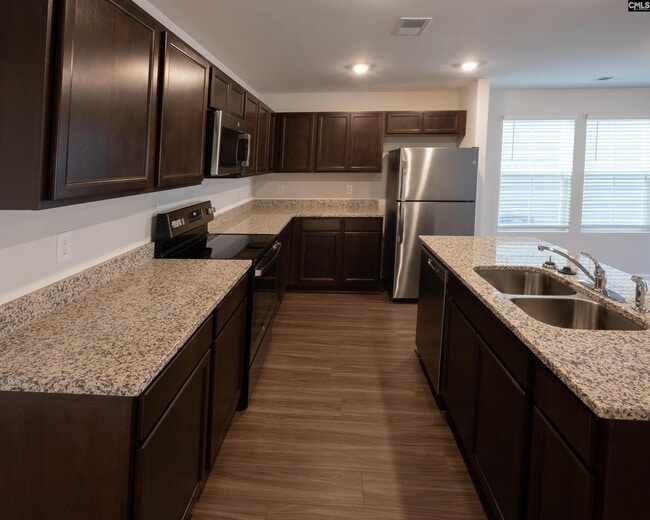 Building Photo - 572 Whippoorwill Dr