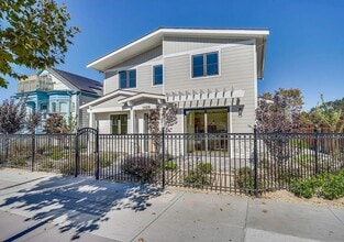Building Photo - 1425 Middlefield Rd