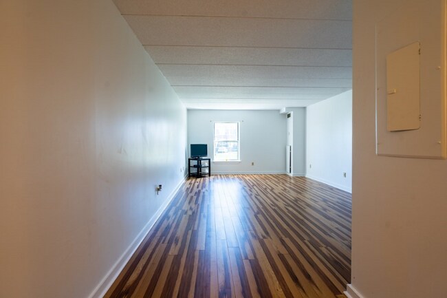 Building Photo - 160 Commandants Way