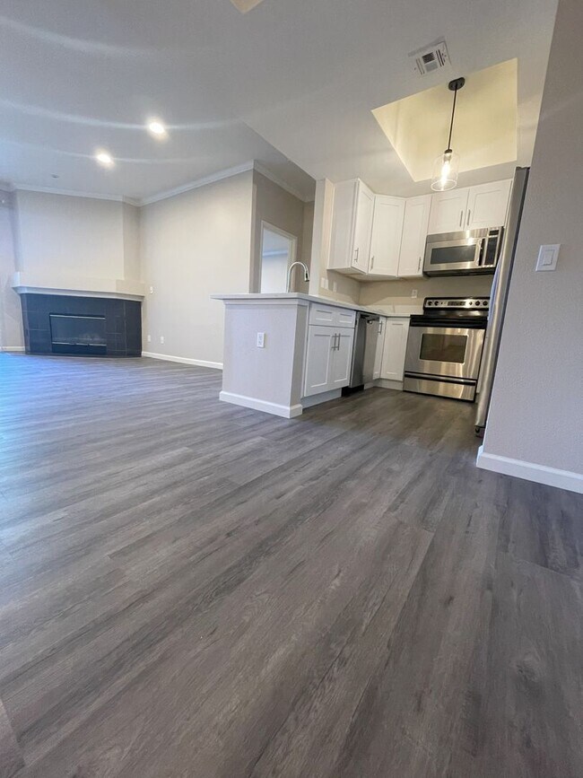 Foto del edificio - BEAUTIFUL RIVER FRONT CONDO IN THE "RIVER ...