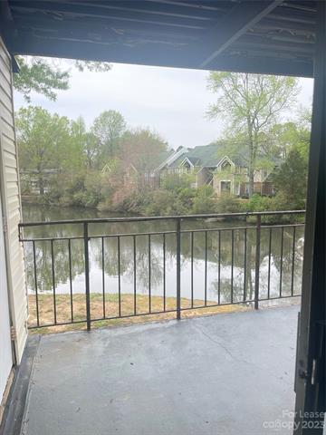 Foto del edificio - 4822 Spring Lake Dr