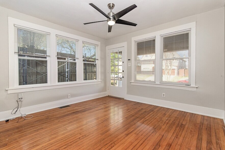 Foto principal - 5934 Prospect Ave