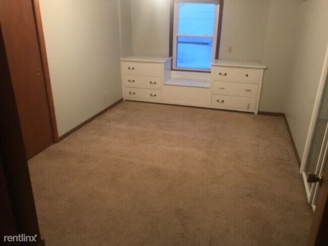 Foto del edificio - 1 br, 1 bath Apartment - 2459 s 65th st