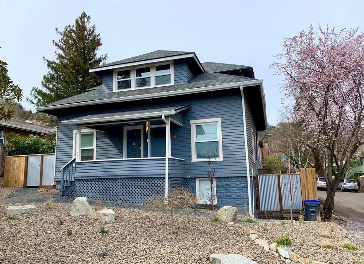 Primary Photo - 487 Scenic Dr