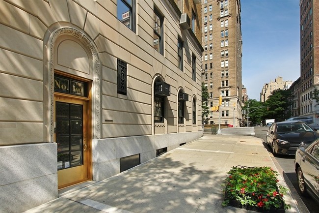 Entrada independiente en E 74th Street - 791 Park Ave