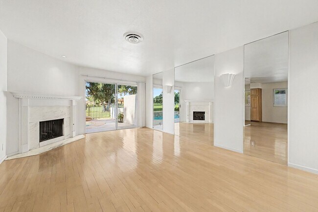 Foto del edificio - 3159 Bel Air Dr