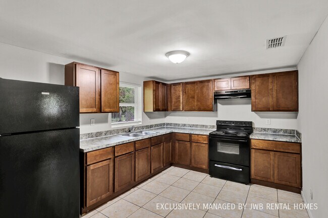 Building Photo - 6926 George Wood Ln S