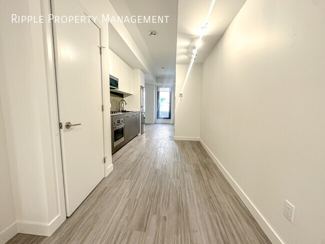 Building Photo - AMAZING 1 BED/ 1 BATH CONDO