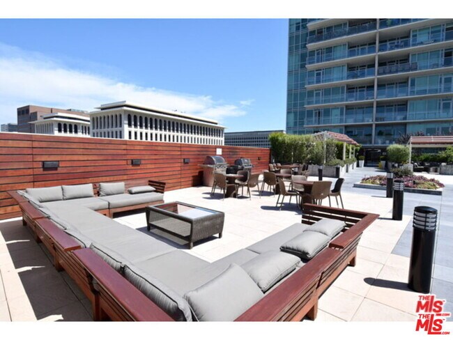 Foto del edificio - 3785 Wilshire Blvd