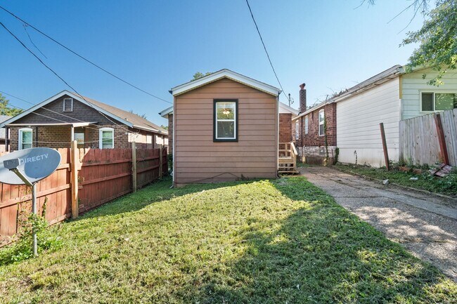 Building Photo - Dutchtown 2 bed 1 bath Single-Family for R...