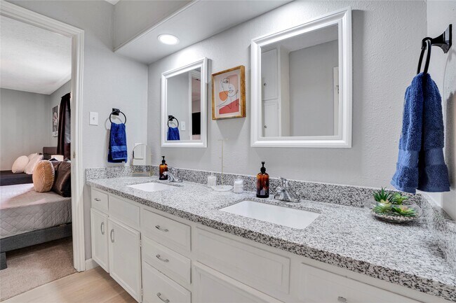 Foto del edificio - 1523 Saddlecreek Dr