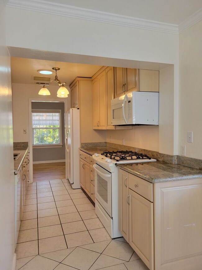 Foto del edificio - 111 Florence St