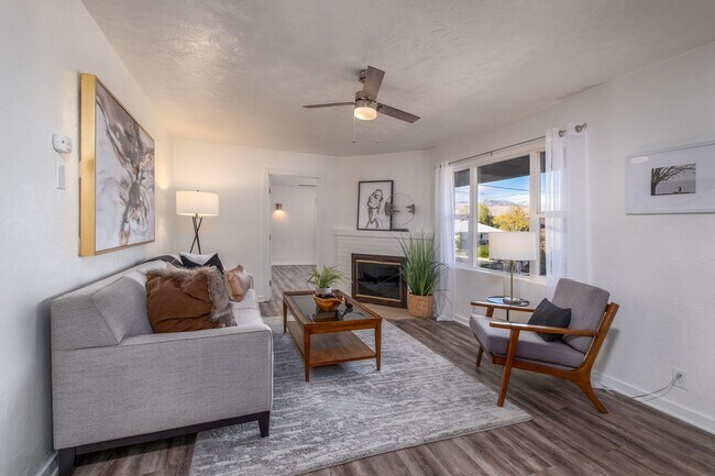 Foto del edificio - Beautiful, Spacious 3B/2.5Bath Single Fami...