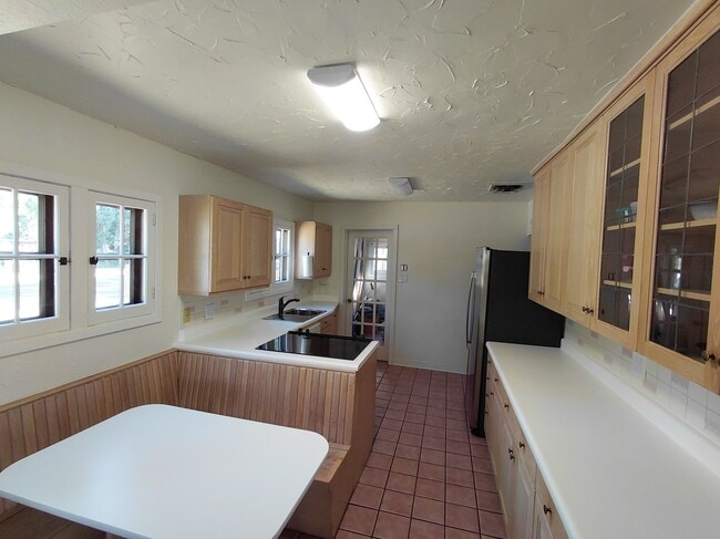 Building Photo - 600 W Orman Ave