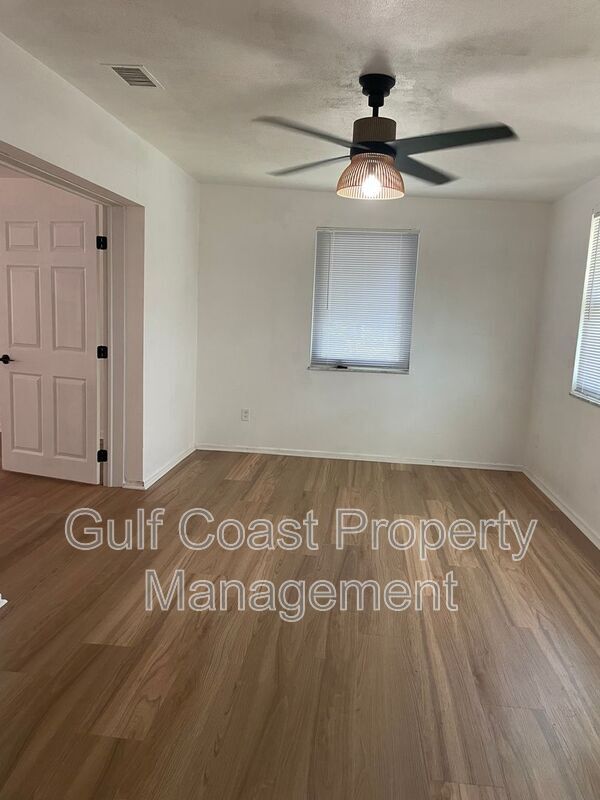 Foto del edificio - 21378 Meehan Ave