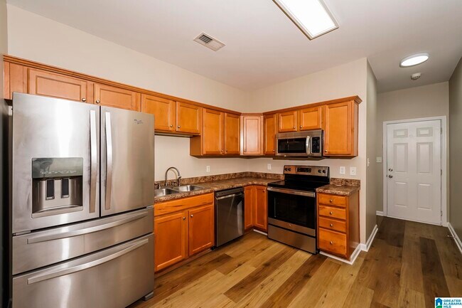 Foto del edificio - 30283028 Rosewalk Dr