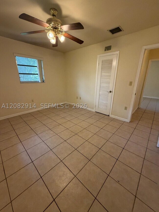 Foto del edificio - 7752 SW 106th St