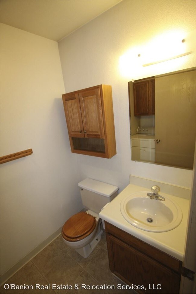 Building Photo - 2 br, 1.5 bath House - 9123 Cranberry St