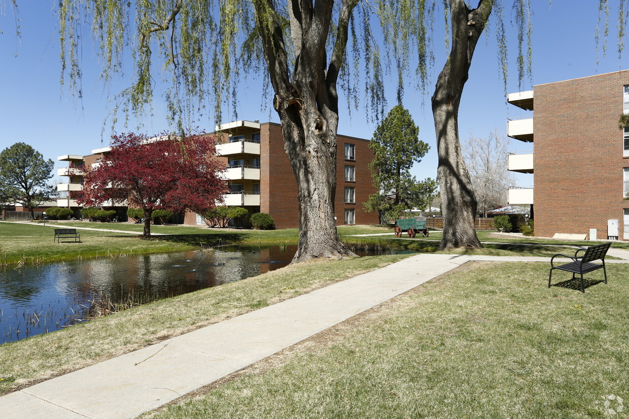 Primary Photo - Longmeadow Apartments