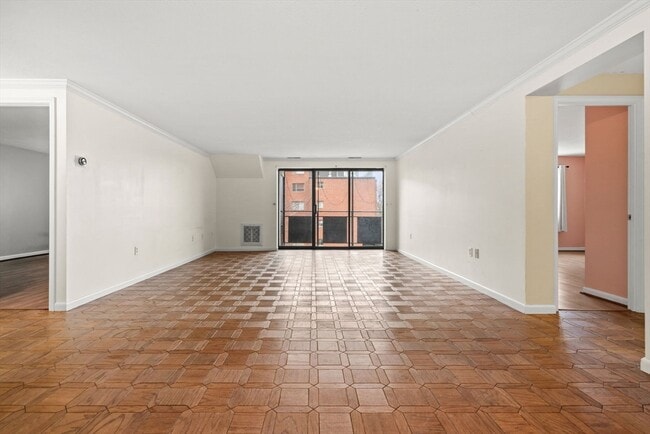 Building Photo - 12 9th St