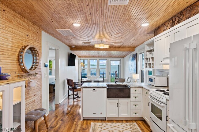 Foto del edificio - 4760 Pine Island Rd