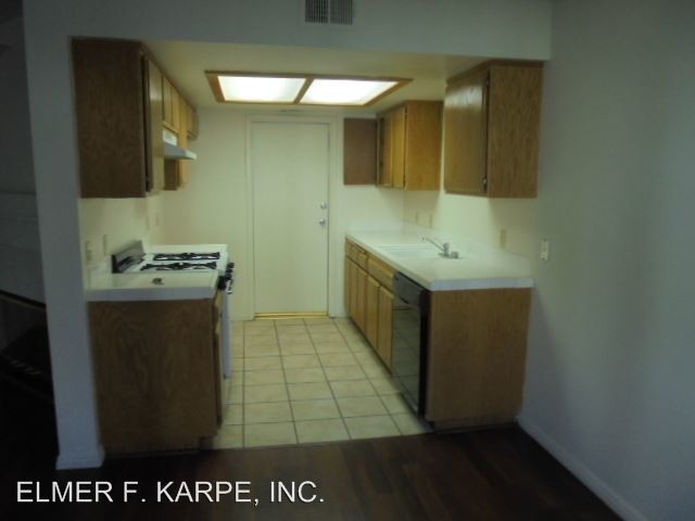 Building Photo - 6809 Valleyview Dr