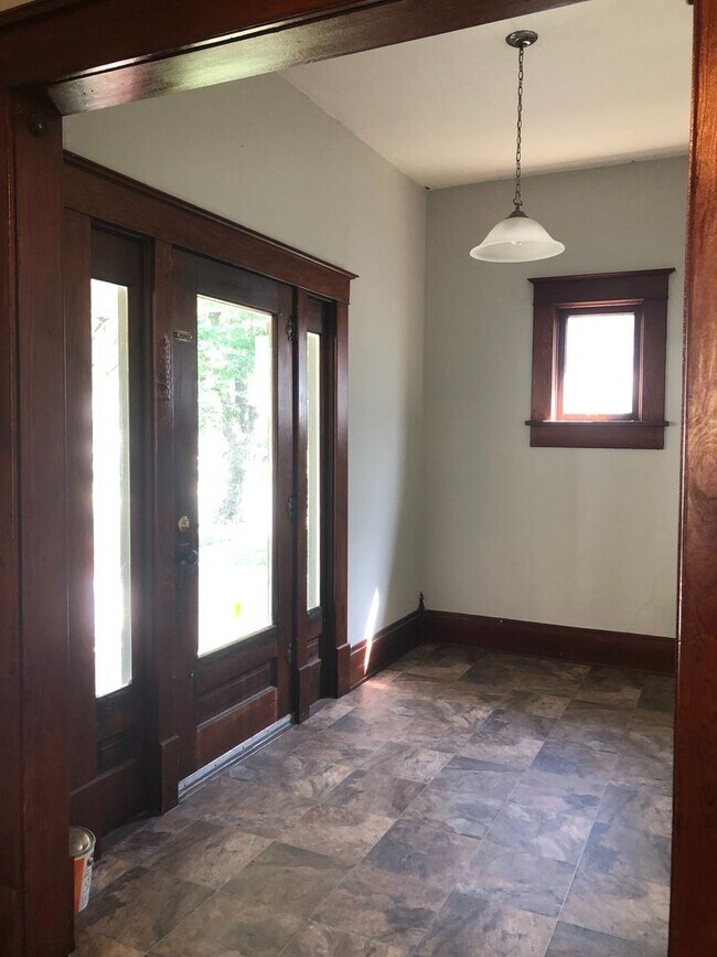 Foto del edificio - $825 - 2 bed 1 bath - Single Family Home