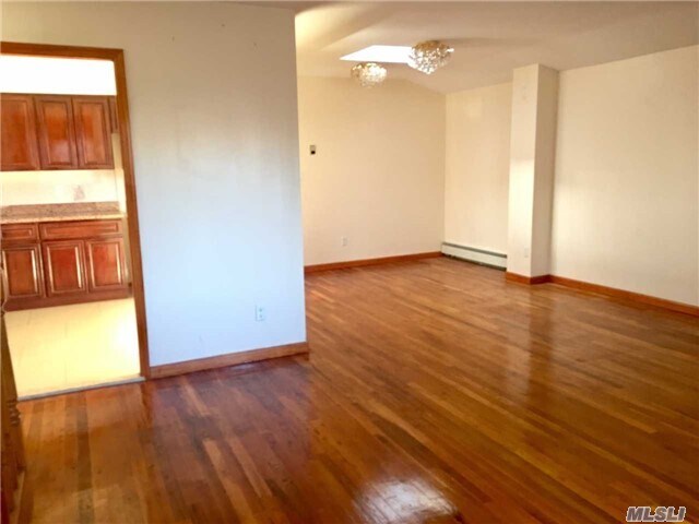 Foto del edificio - 40-26 195th St