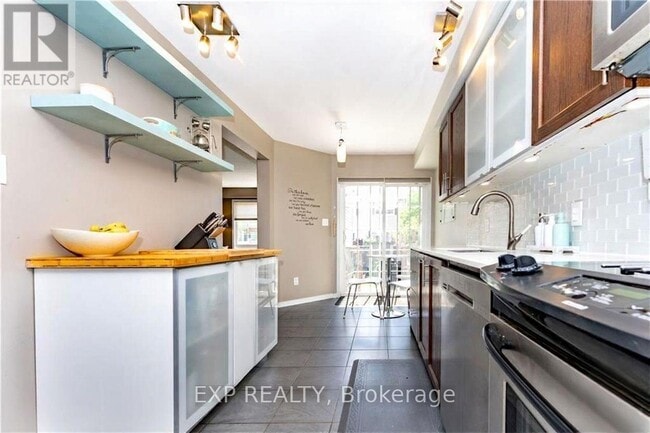 Building Photo - 438 Ashbourne Crescent