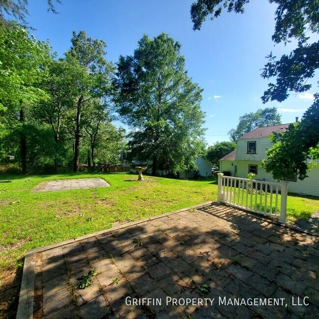Building Photo - 9220 Fort Foote Rd