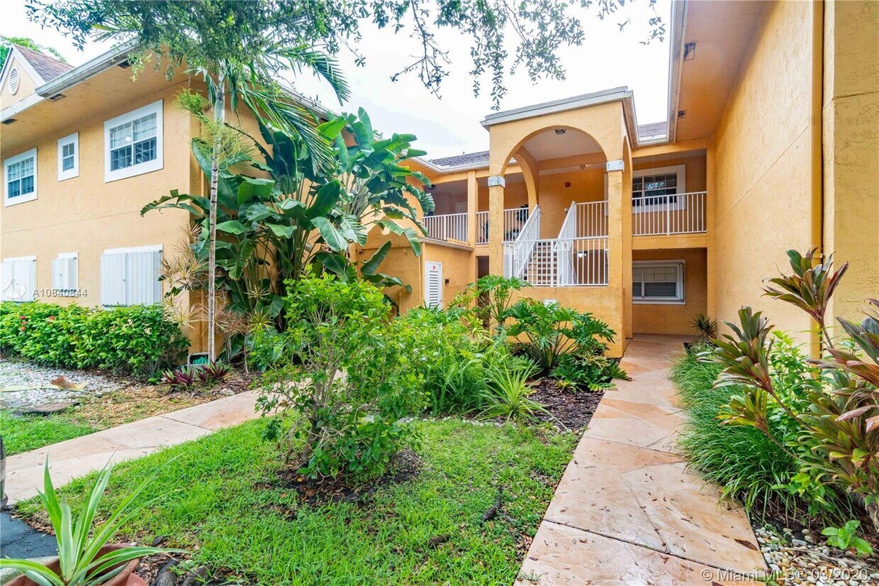 421 SE 10th St Unit A203, Dania Beach, FL 33004 Condo for Rent in