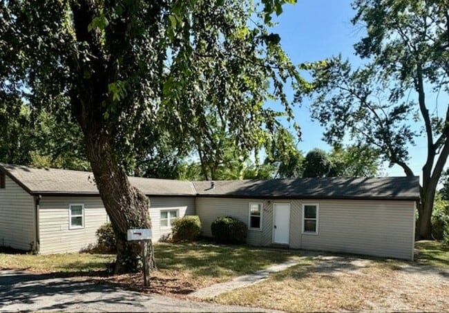 Building Photo - 8217 Rose St