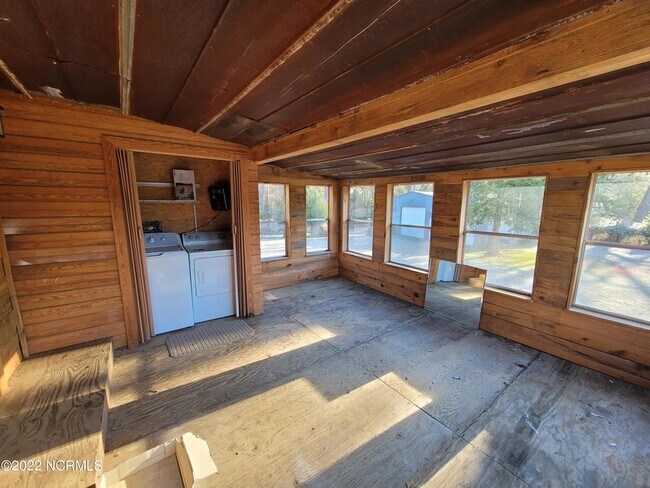 Foto del edificio - 1477 Farm Life School Rd