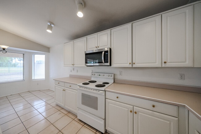 Foto del edificio - 14707 W Lupine Ln