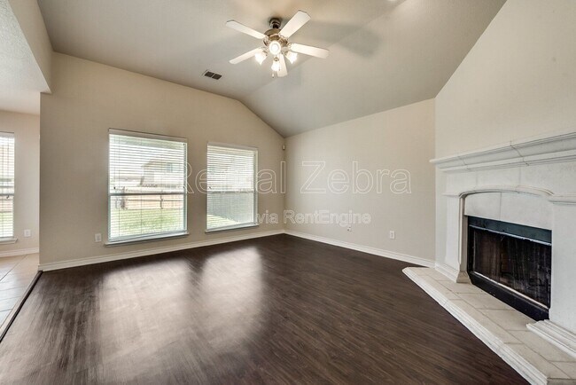 Foto del edificio - 4216 Summersweet Ln