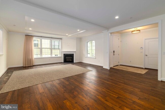 Building Photo - 6098 Creekside Dr